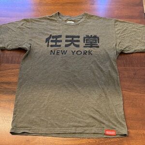 Nintendo World New York Men's Gray Green T-Shirt Small